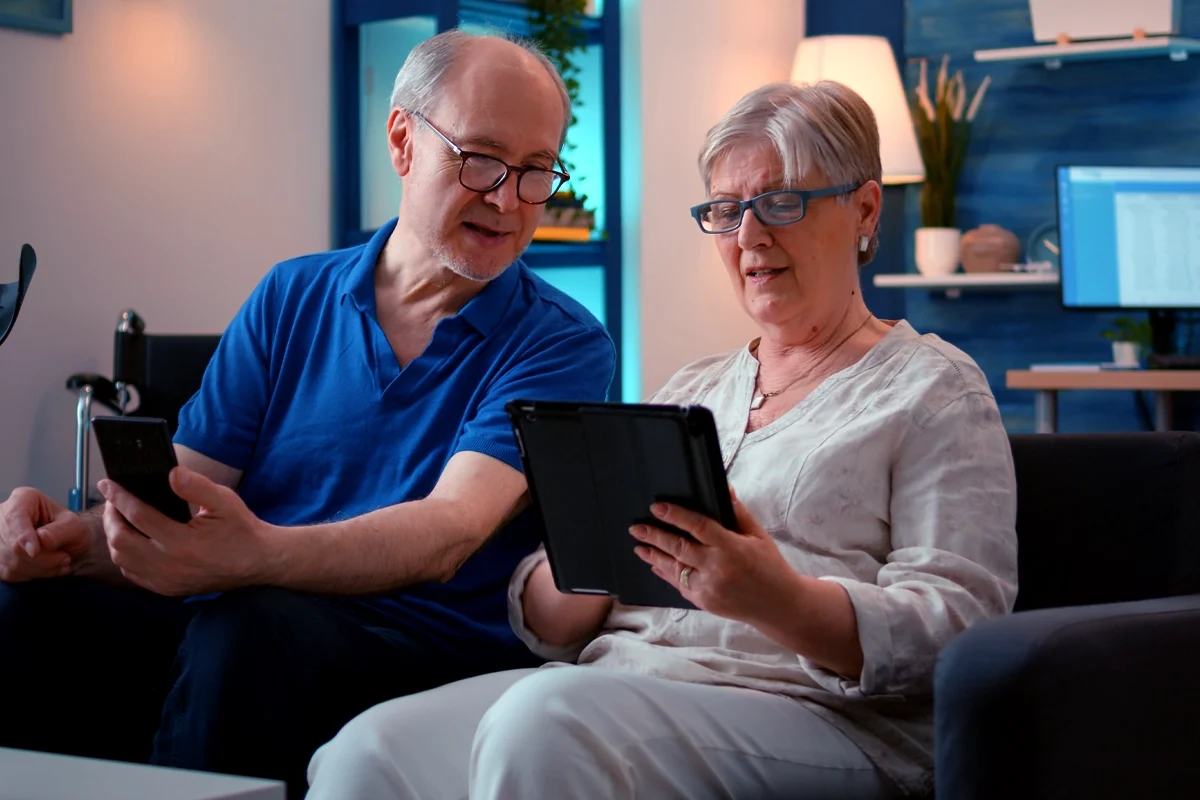 Grandparents using smartphone and digital tablet, by DC Studio via Freepix